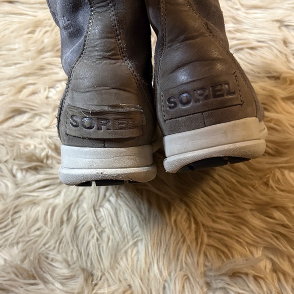Sorel Gray Winter Boots with Fur Lining - Picture 4 of 6